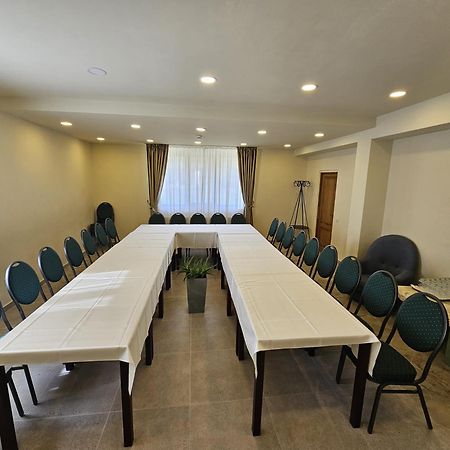 Casa Iustin Hotel Moroeni Kültér fotó