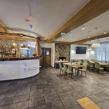 Casa Iustin Hotel Moroeni Kültér fotó