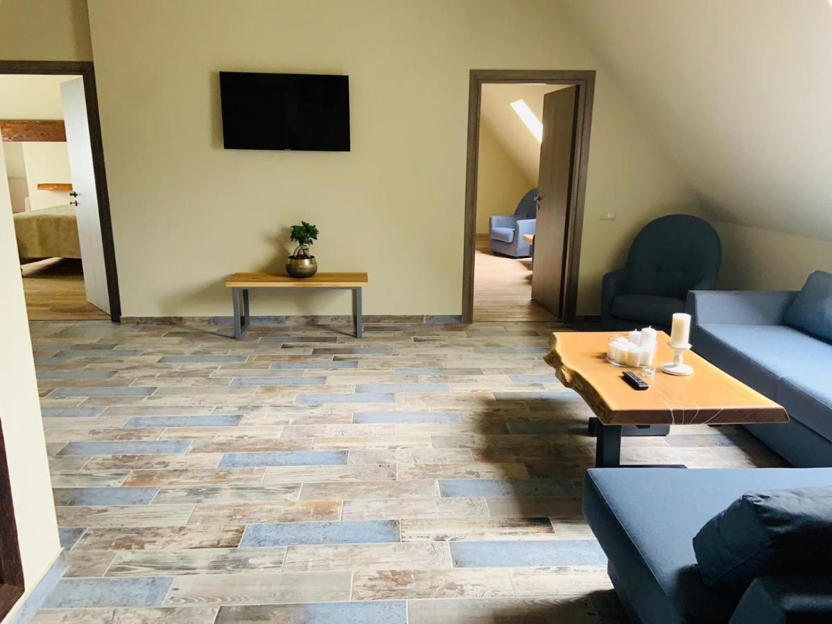 Casa Iustin Hotel Moroeni Kültér fotó