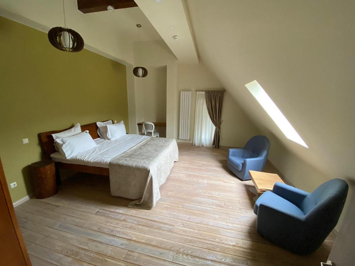 Casa Iustin Hotel Moroeni Kültér fotó