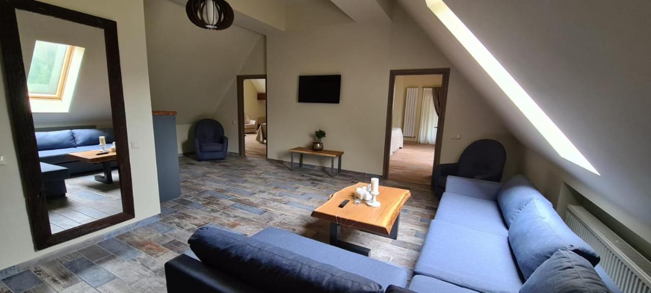 Casa Iustin Hotel Moroeni Kültér fotó