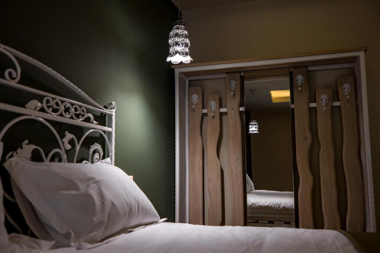 Casa Iustin Hotel Moroeni Kültér fotó