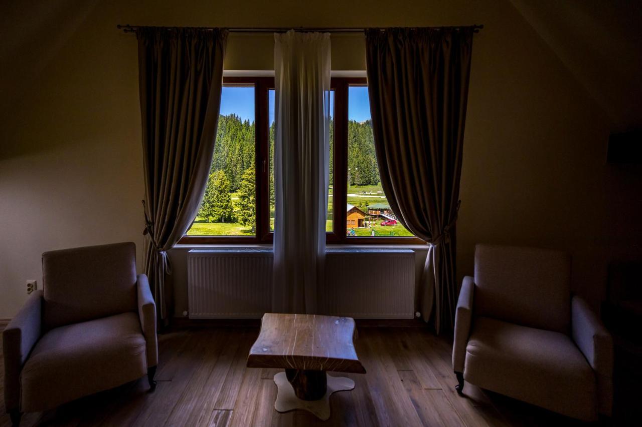 Casa Iustin Hotel Moroeni Kültér fotó