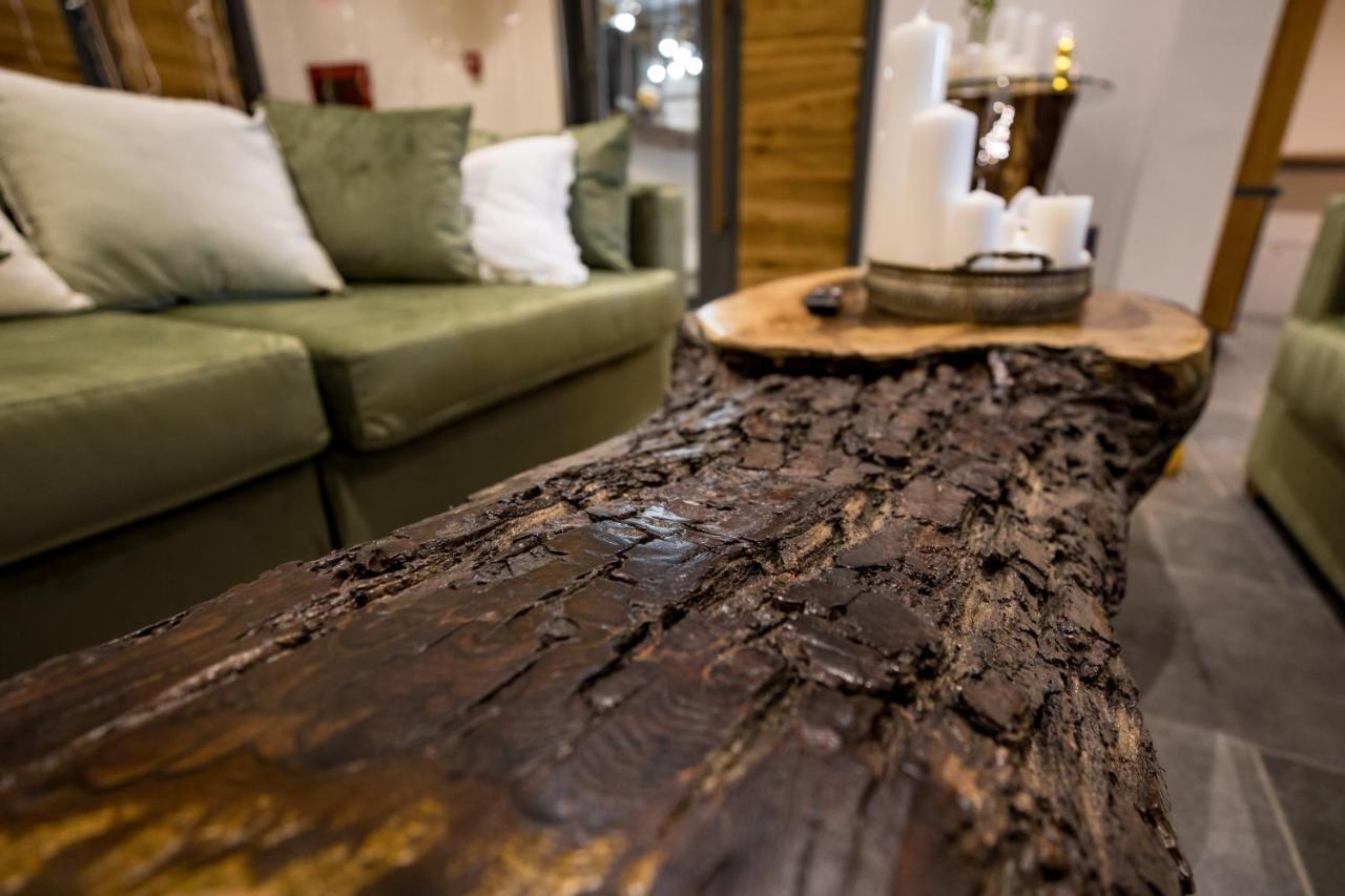 Casa Iustin Hotel Moroeni Kültér fotó