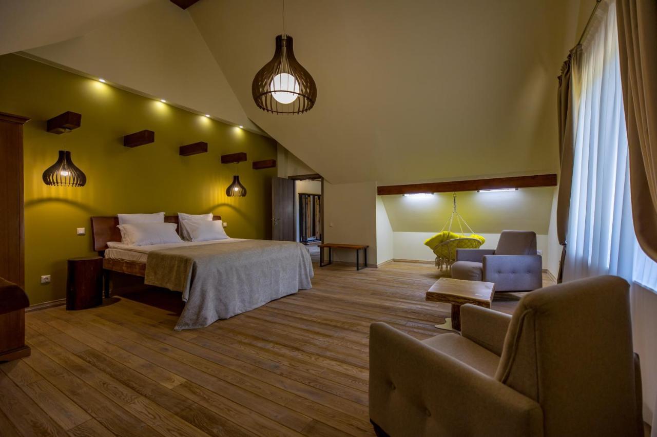 Casa Iustin Hotel Moroeni Kültér fotó