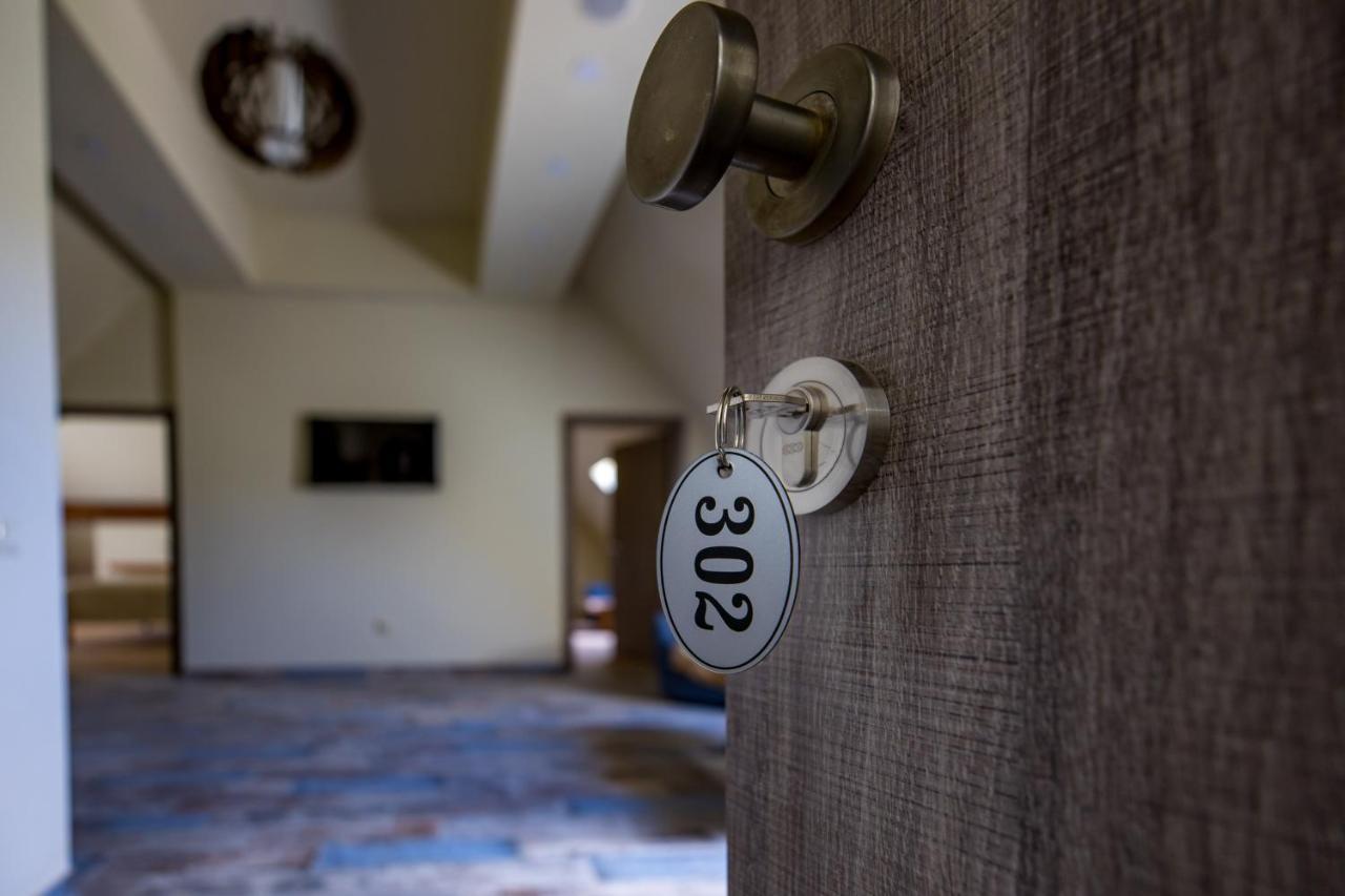Casa Iustin Hotel Moroeni Kültér fotó