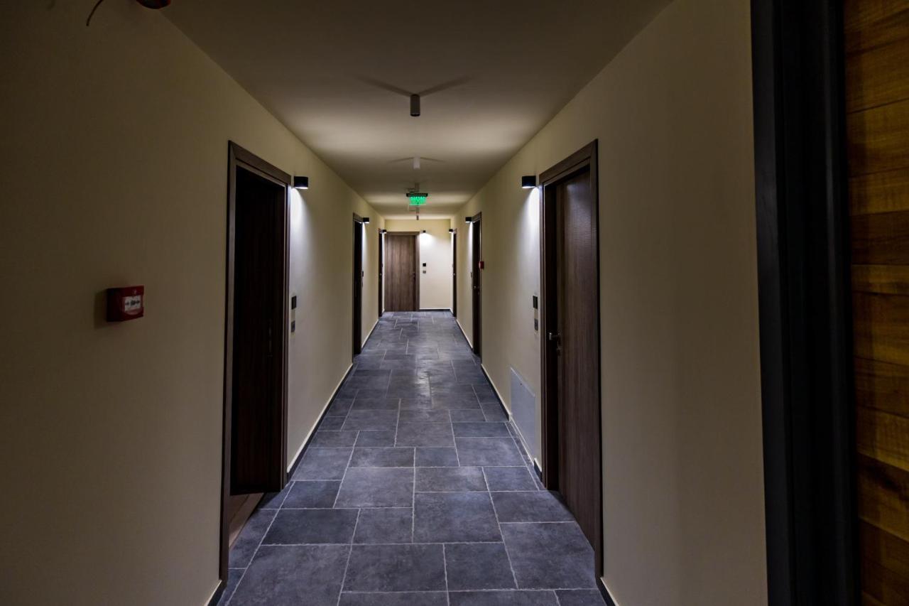 Casa Iustin Hotel Moroeni Kültér fotó
