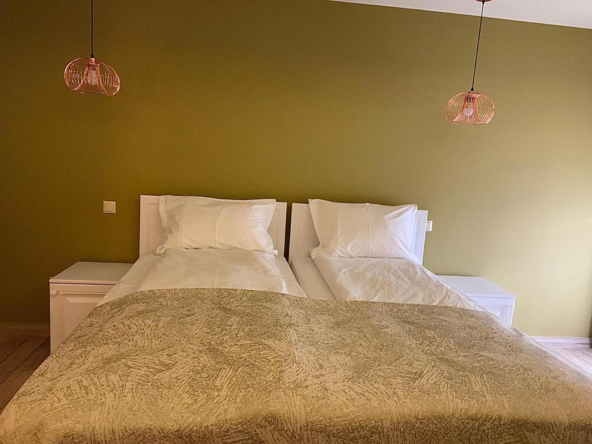 Casa Iustin Hotel Moroeni Kültér fotó