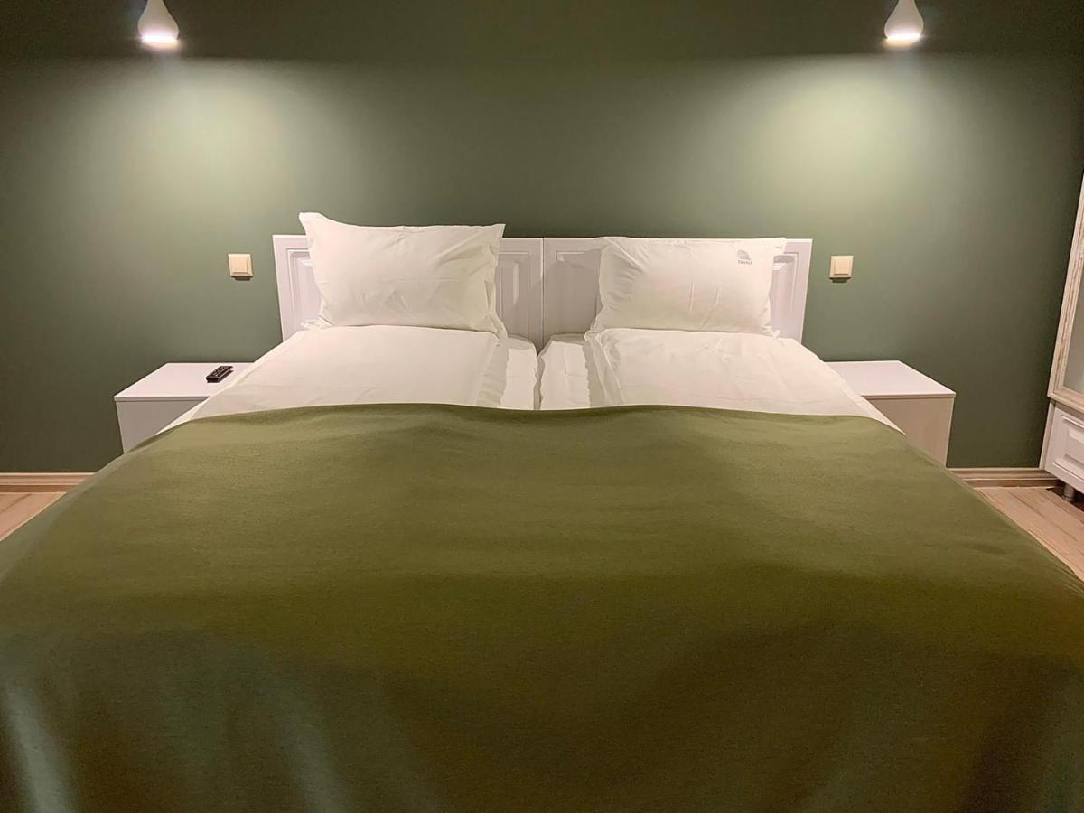 Casa Iustin Hotel Moroeni Kültér fotó