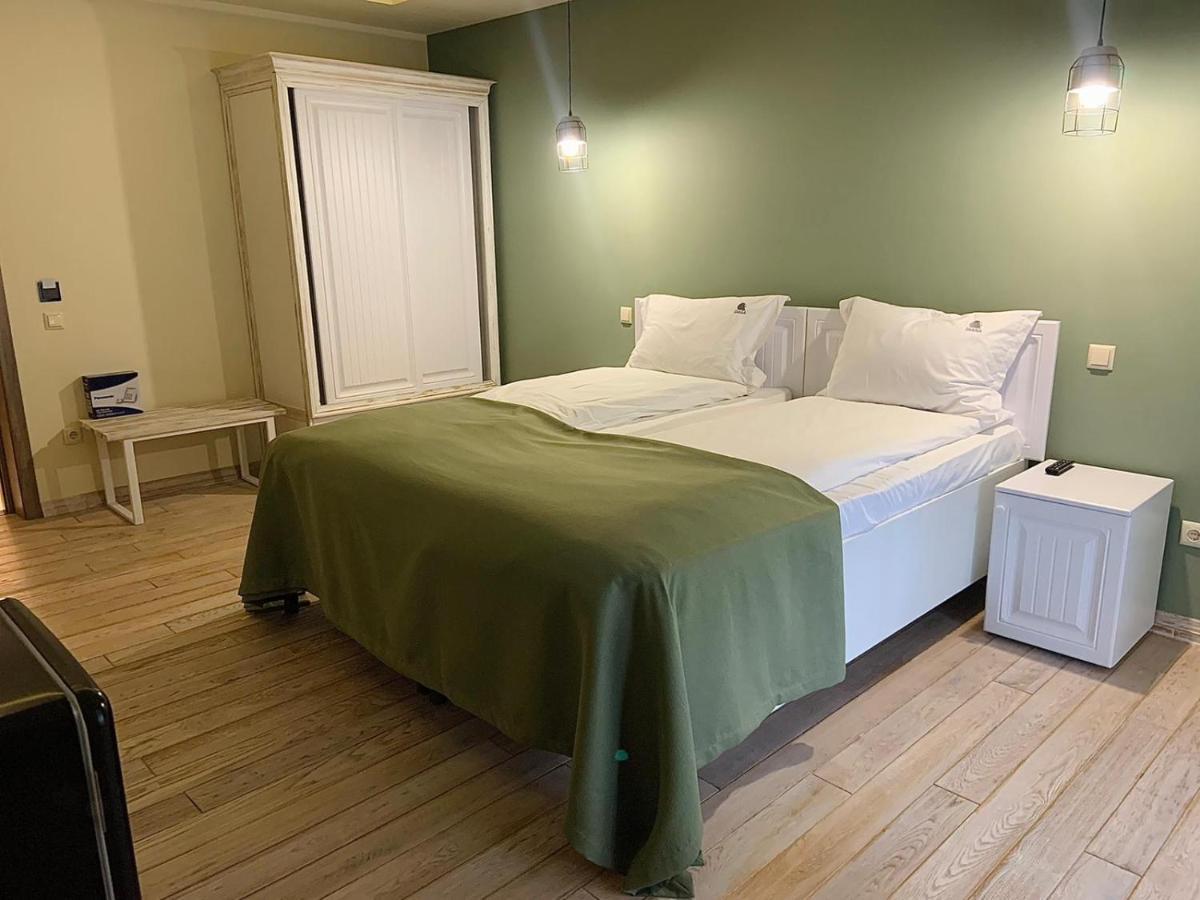 Casa Iustin Hotel Moroeni Kültér fotó