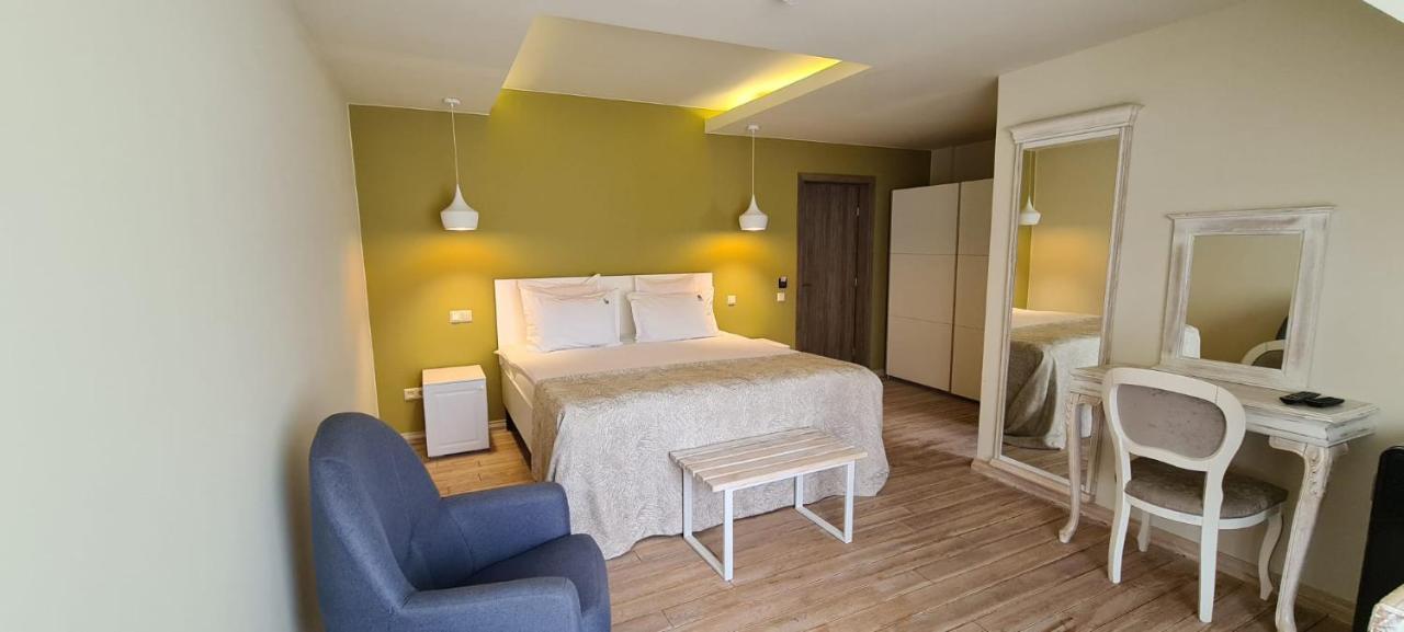 Casa Iustin Hotel Moroeni Kültér fotó