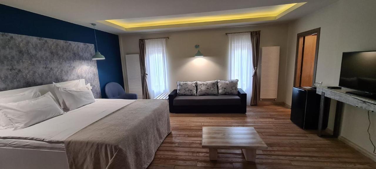 Casa Iustin Hotel Moroeni Kültér fotó