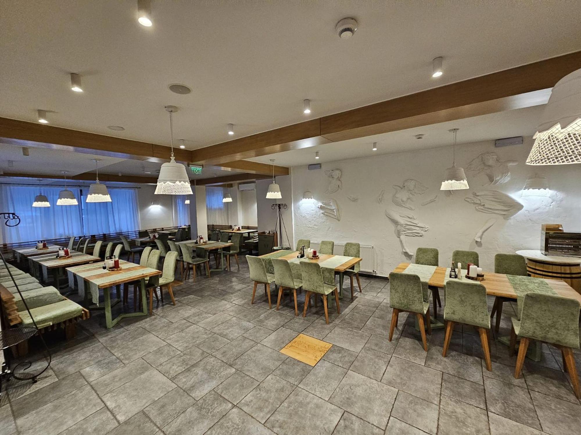 Casa Iustin Hotel Moroeni Kültér fotó